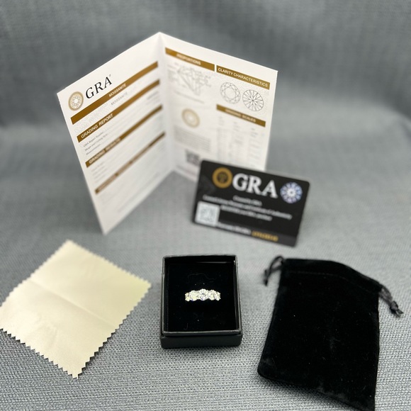 18K 3.6CT AUTHENTIC MOISSANITE 5 STONE DIAMOND RING - Picture 15 of 15